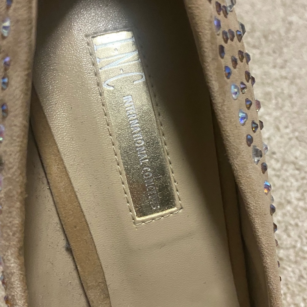 Embellished Pump - Picture 2 of 4